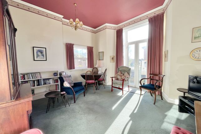 Flat 2 Ernsborough Court, Fairpark Road, Exeter photo 4