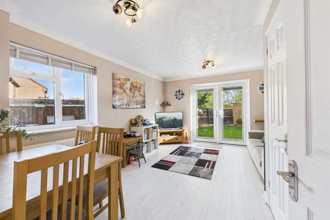 55, Westfield, Aylesbury photo 3