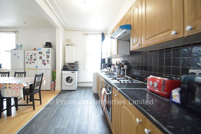 Regent Terrace, Hyde Park photo 5