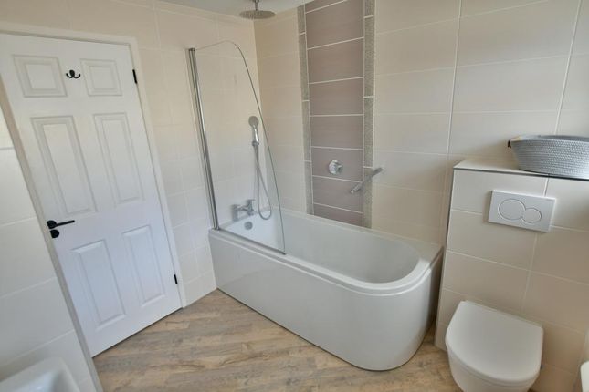 8, Whitby Crescent, Broadstone photo 4