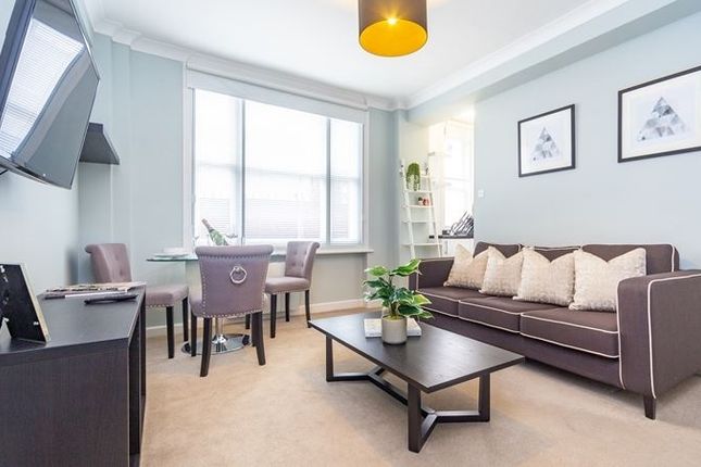 Thumbnail Flat to rent in Hill Street, London