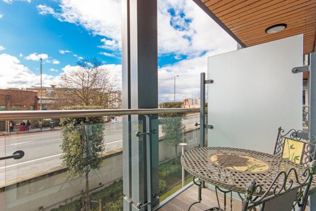 Juniper Drive, London photo 2
