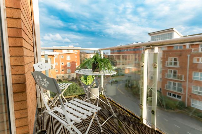 101 Capri House, Lynton Court, Chandlery Way, Cardiff photo 4