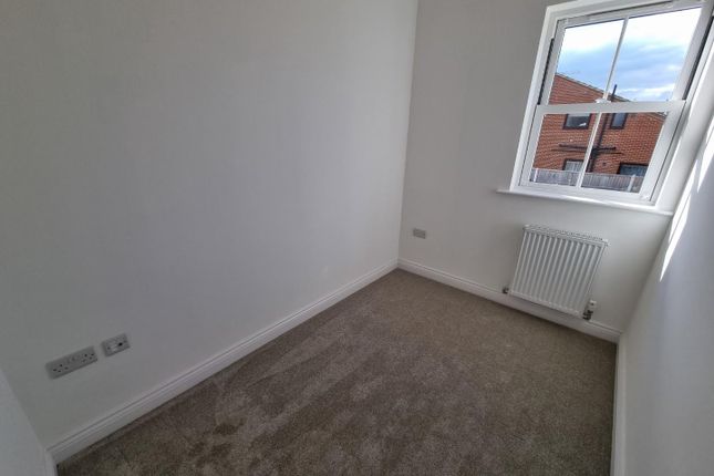Terraced house to rent in Sydney Street, Brampton, Chesterfield