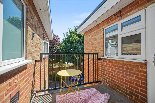 18, Doris Court, Norfolk Avenue, Nottingham photo 4