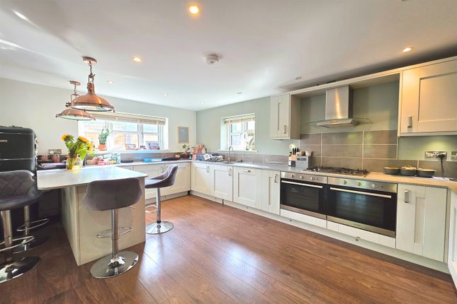2, Dye Lane, Romiley photo 4