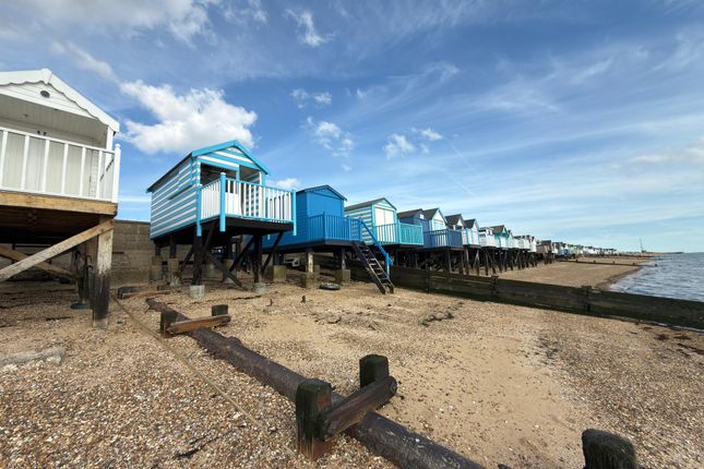 Beach Hut 319, Thorpe Esplanade, Southend-on-Sea photo 2