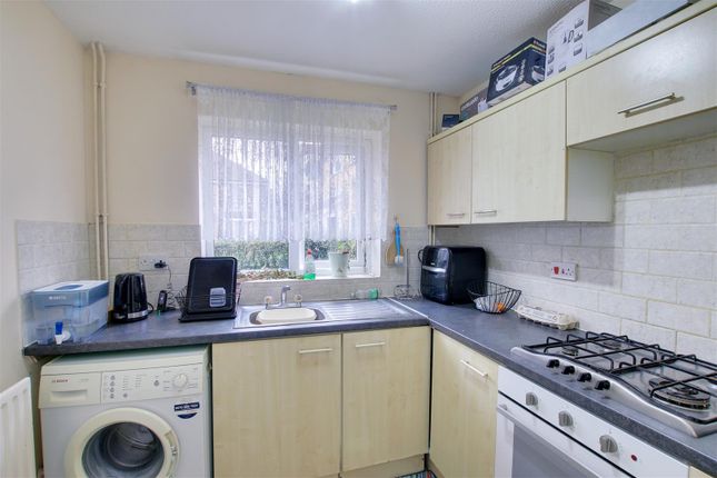 25, Reynolds Close, St. Ives photo 3