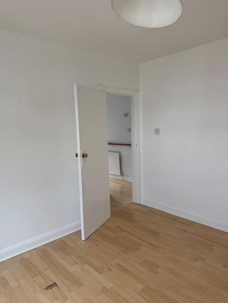 20 Alexandra Close, HARROW photo 5
