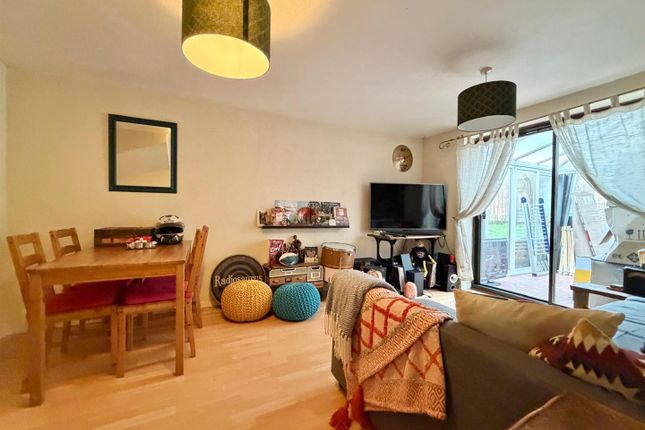 25, Banksia Close, Tiverton photo 2