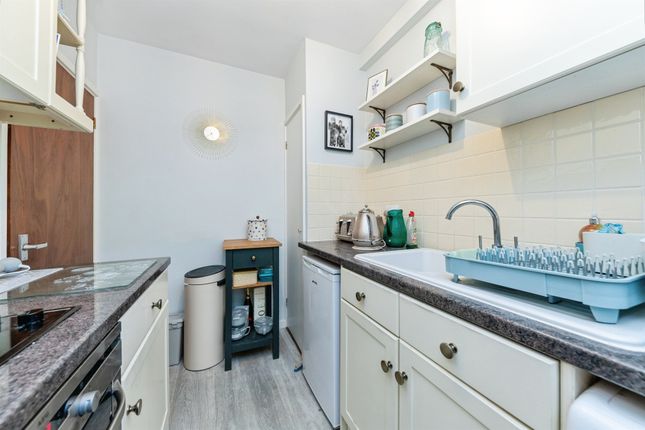 12, Park Close, Hatfield photo 3