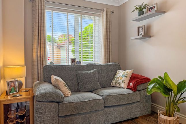 45 Meadow Way, Caerphilly photo 4