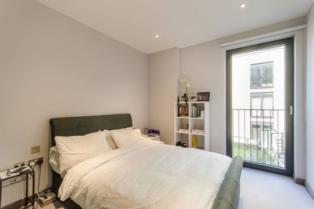 Thumbnail Flat to rent in Drapers Yard, Wandsworth Town, London