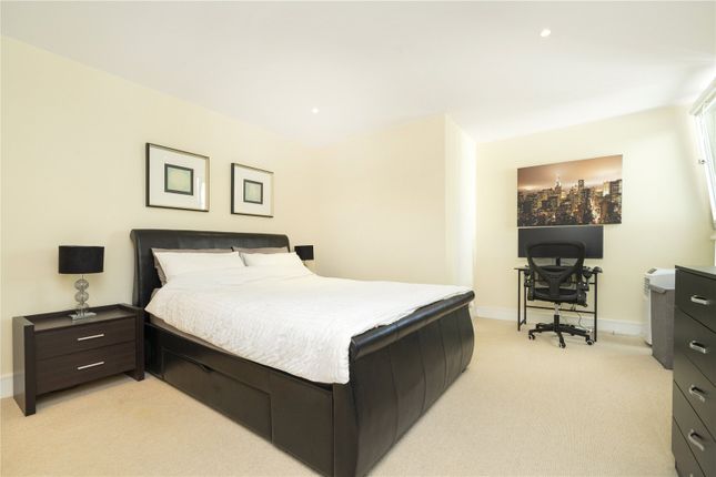Flat for sale in Cobalt Point, 38 Millharbour, London