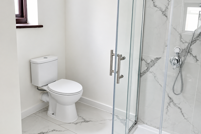 6 Tantony Grove, Romford photo 4