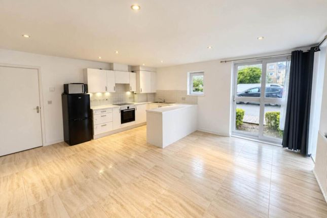 Whitehall Close, Borehamwood photo 2