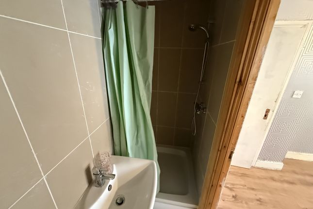 7, Canham Gardens, HOUNSLOW photo 5
