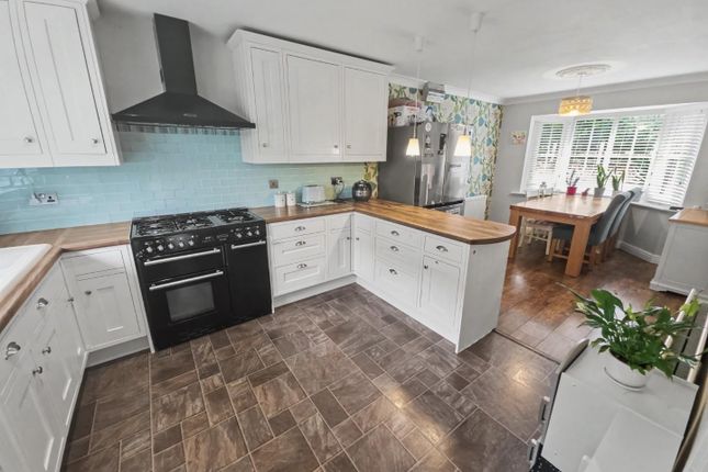 10, Cave Close, Rugby photo 4