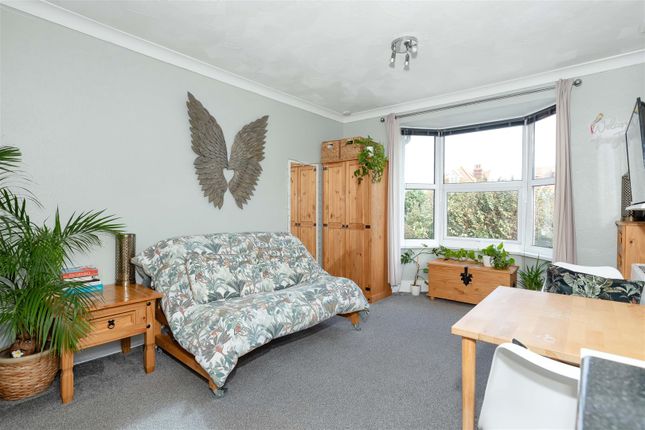 Flat 2, 2, Alexandra Road, Worthing photo 4