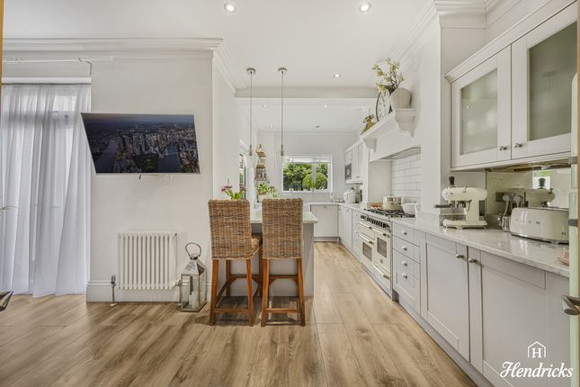 27, Westminster Drive, Westcliff-on-sea photo 4