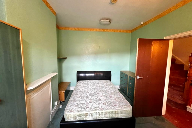 Terraced house to rent in East Park Road, Leicester