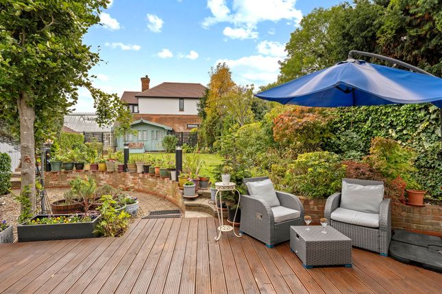 59 Monkhams Drive, Woodford Green photo 3
