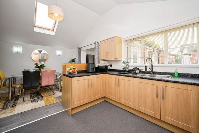 4, Hurlbote Close, Wilmslow photo 3