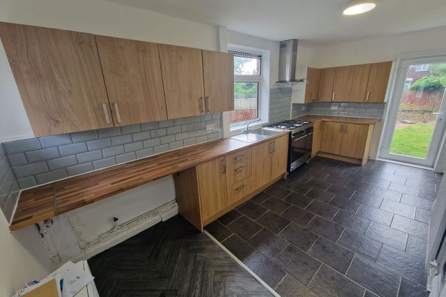 41, Borough Avenue, Manchester photo 4