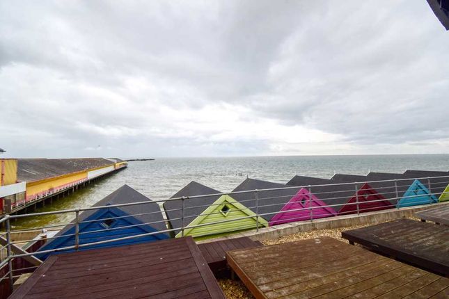 96, Southcliff, Walton on the Naze photo 3