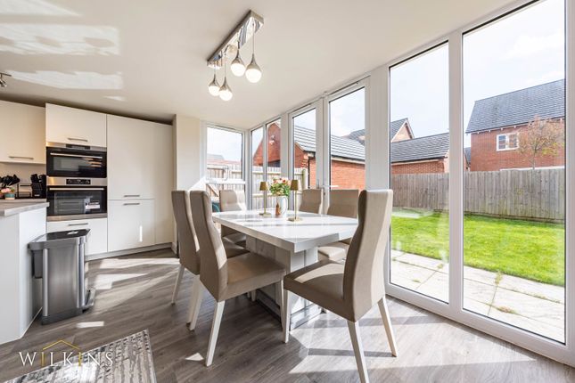 3, Gilliflower Way, Warwickshire photo 2