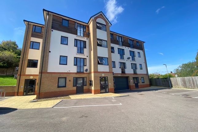 1-bed flat on Apartment 10, Mulberry Close, Luton, £140,000