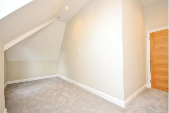 Flat 8, South Croydon photo 4