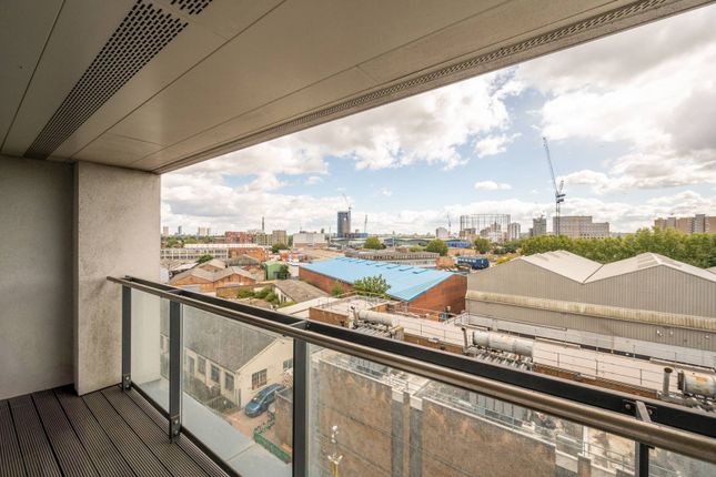 Thumbnail Flat to rent in Rotherhithe New Road, Bermondsey, London