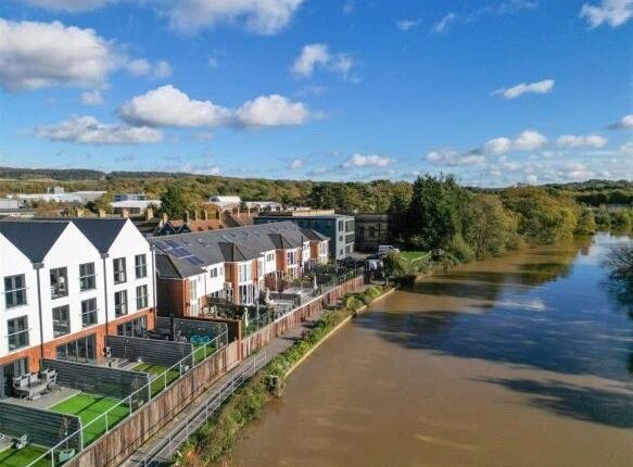 End terrace house for sale in Riverside Place, Aylesford, Kent