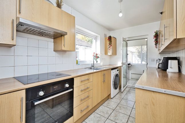 Kenmore Drive, Yeovil photo 4