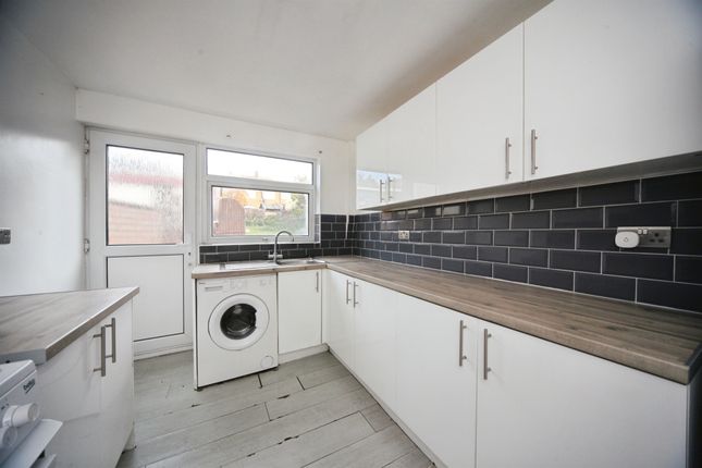 98, Grampian Way, Luton photo 4