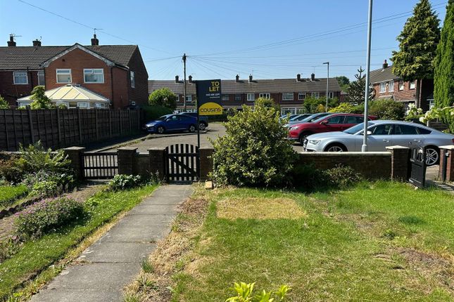 16, Blenmar Close, Manchester photo 2