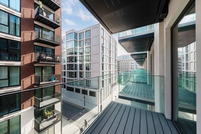 Royal Crest Avenue, London photo 5