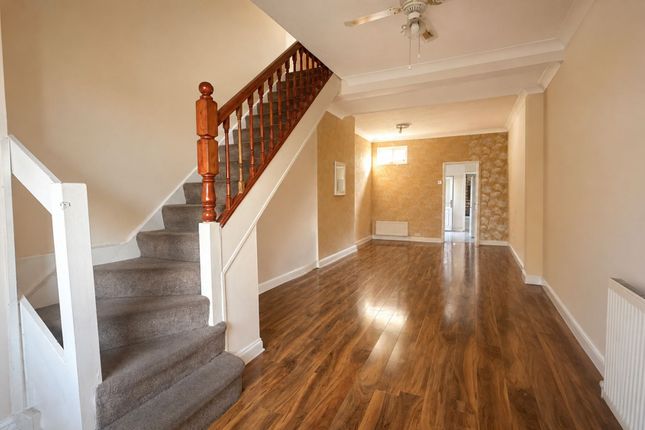 22 Sparsholt Road, Barking photo 4