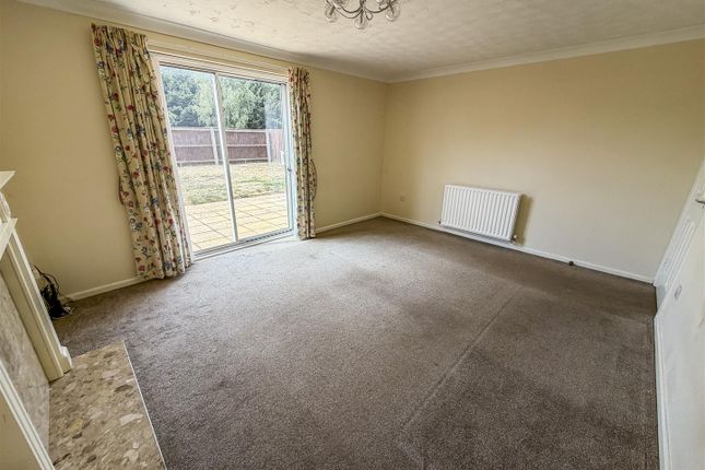 91, Falcon Way, Beck Row Bury St. Edmunds photo 3