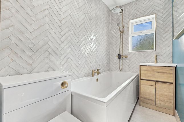 44, Southern Drive, Loughton photo 4