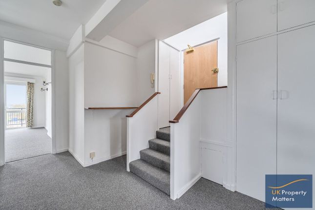 Flat 8A, 11 Woodside Avenue, London photo 2
