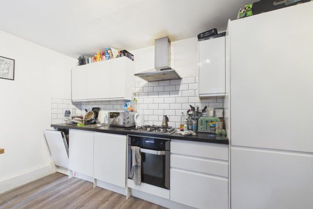 Studio flat on Benham Close, London, £3,500/mo
