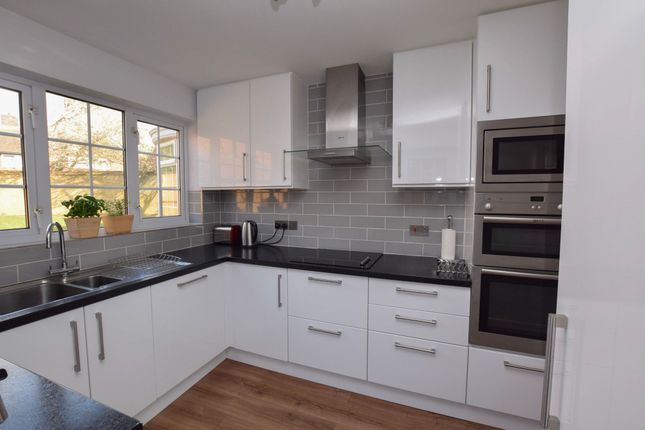11 Knights Ridge, Orpington photo 2
