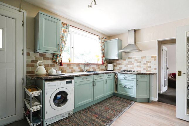 2, Queens Crescent, Cornwall photo 4