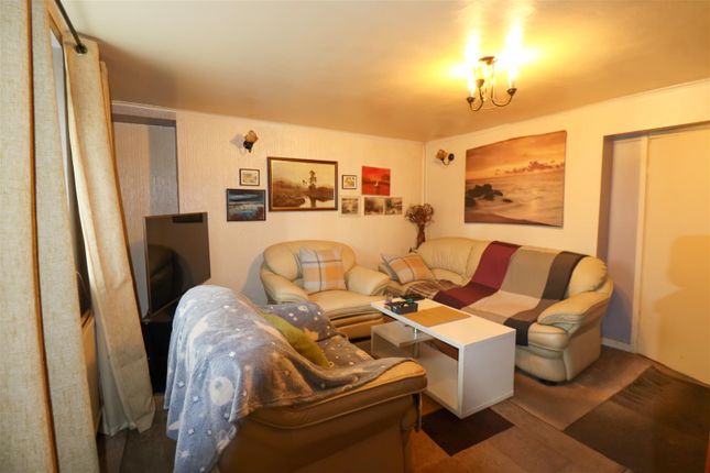 115, Hopkinstown Road, Pontypridd photo 2
