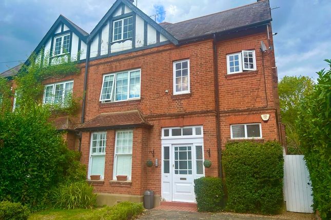Thumbnail Flat to rent in Highfield Road, Northwood