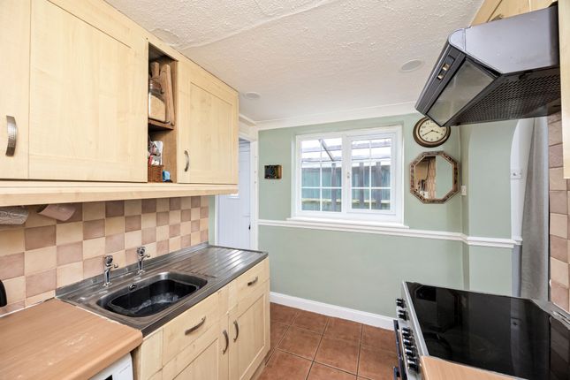 144 Crawley Road, Horsham photo 2