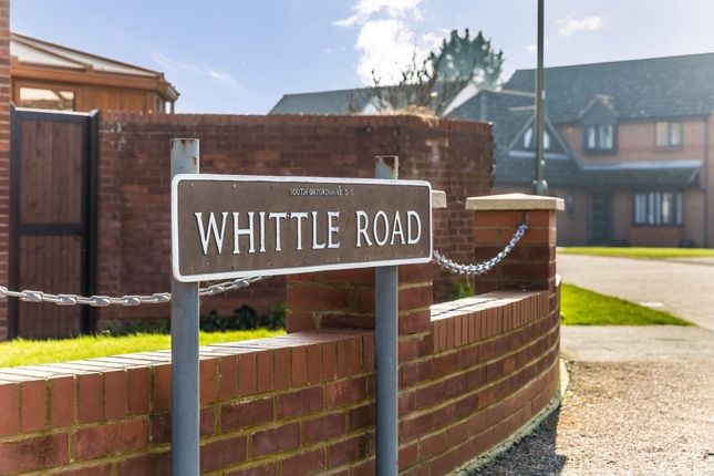 8 Whittle Road, Thame, Thame photo 2
