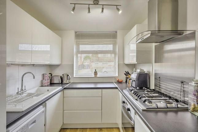 48, Carrs Way, Northamptonshire photo 4